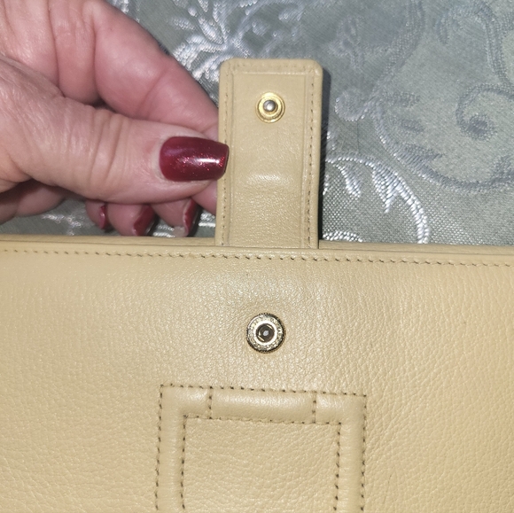 Gucci Cream Leather Walllet - Picture 3 of 10